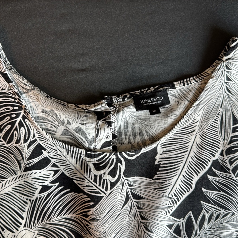 Tropical Jones & Co black and white top - Picture 9 of 10